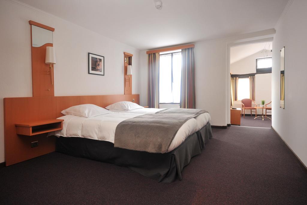 Hotel Du Perron ธูส์ ห้อง รูปภาพ