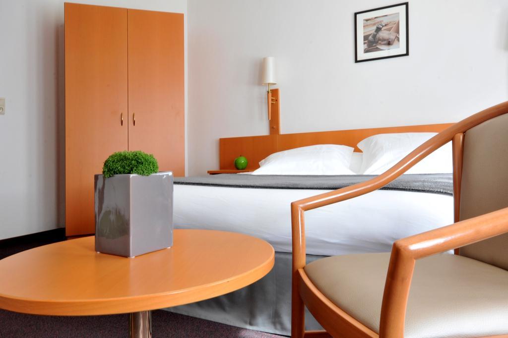 Hotel Du Perron ธูส์ ห้อง รูปภาพ